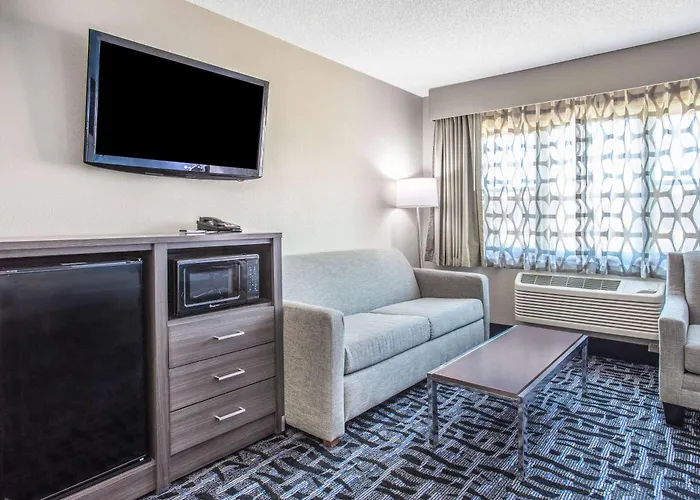 Baymont By Wyndham Hotel Joliet