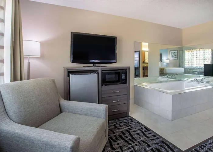 Baymont By Wyndham Joliet