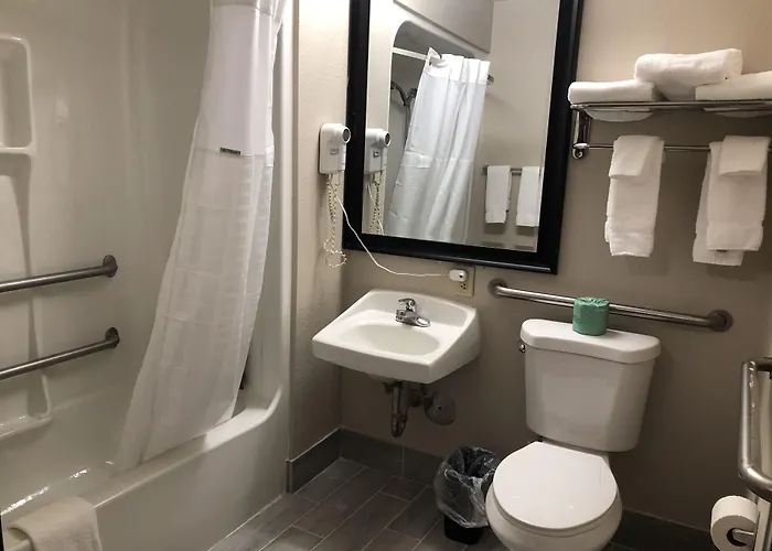 Baymont By Wyndham Hotel Joliet