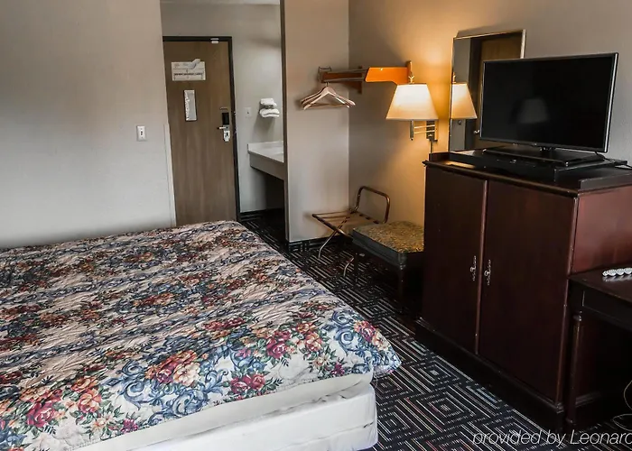 Hotel Baymont By Wyndham Joliet